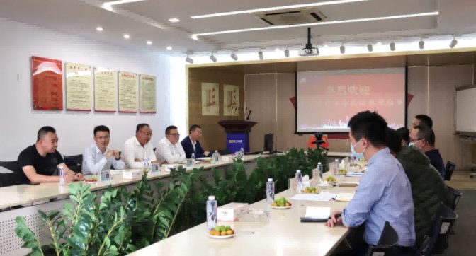 东莞市工信局与镇经发局领导莅临太阳成集团tyc122cc参观指导